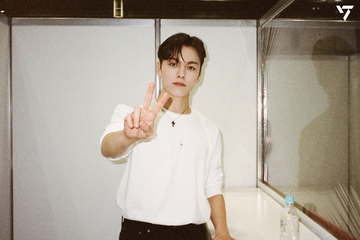 seoklotto's tweet photo. babe wake up, new vernon pic just dropped https://t.co/XrMETWxPGi