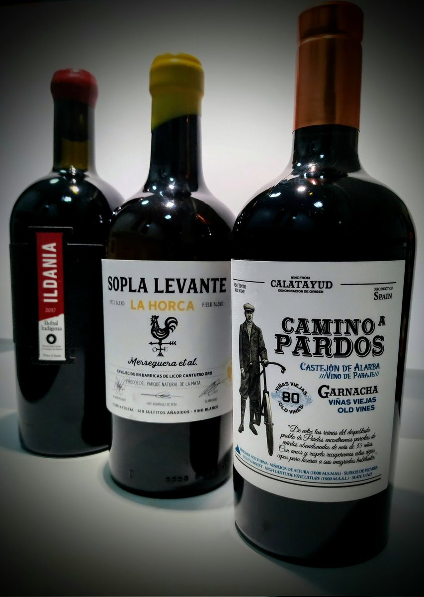 oscarcheca's tweet photo. Botellas elegantes para #vinos sugerentes, expresivos y atractivos.
#Ildania #SoplaLevanteLaHorca #CaminoaPardos80
@laninadecuenca @VinoRodeVera @vinosdivertid0s 
#bobal #merseguera #garnacha
#LaManchuela #Alicante #Calatayud
#diferentes #wine #vi #vinho #vin #vino https://t.co/0cxGqwhmuE