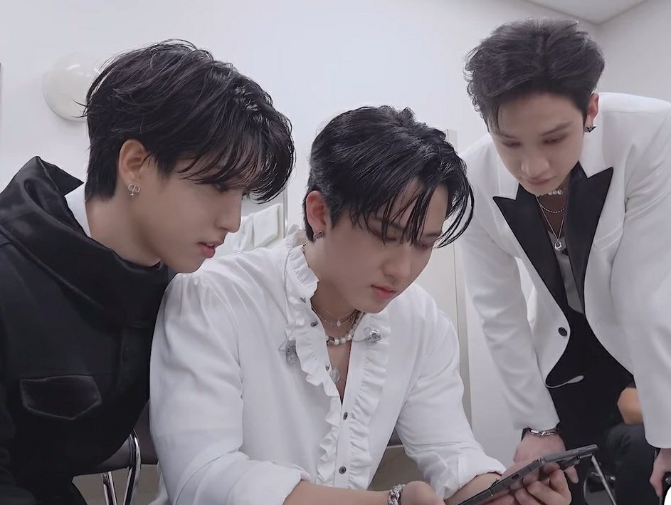 skzjnna's tweet photo. THE STRONGEST TRIO I'VE EVER KNOWN ❤️🥰 #3racha @Stray_Kids https://t.co/PkgcZ1nIEL