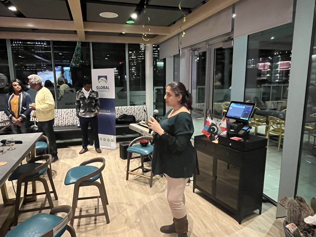 GlobalChamPHX's tweet photo. Thank you 🙏 metro Phoenix for a wonderful Global Chamber #Phoenix “Global Is Hot” meetup at The Pub upstairs at @Thunderbird School of Global Management, with leader Dr @deankhagram, Mayor Corey Woods and the global tribe. #trade #export #FDI #GlobalIsGood @GlobalChamber https://t.co/0bp1Xl9PX8