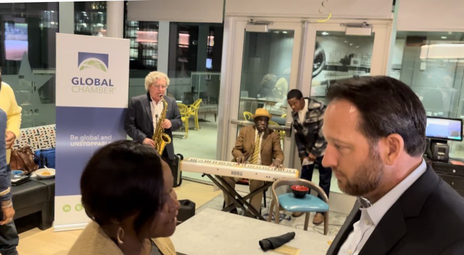 GlobalChamPHX's tweet photo. Thank you 🙏 metro Phoenix for a wonderful Global Chamber #Phoenix “Global Is Hot” meetup at The Pub upstairs at @Thunderbird School of Global Management, with leader Dr @deankhagram, Mayor Corey Woods and the global tribe. #trade #export #FDI #GlobalIsGood @GlobalChamber https://t.co/0bp1Xl9PX8