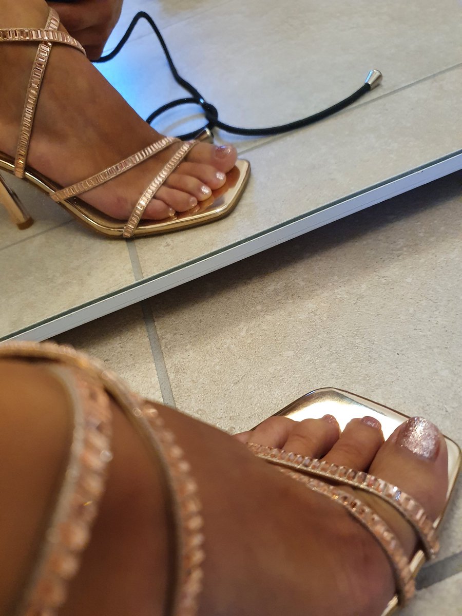 francamllr's tweet photo. Il mondo ai miei piedi
#feetpicsforsales #PicsOfFeet #FeetLovers
#FeetPictures #FeetQueens #GirlsFeet #FeetsCute https://t.co/ocd5nVxyOz