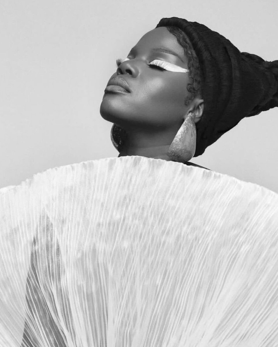 JeSuisChristele's tweet photo. Christèle CODO, est une jeune entrepreneuse originaire de la République du Bénin 🇧🇯 (ex DANXOME , terre des AMAZONES), et résidente depuis quelques années dans la capitale ghanéenne (accra) où elle promeut la beauté de la femme africaine par son talent d'artiste capillaire. https://t.co/vreAc7fbAv