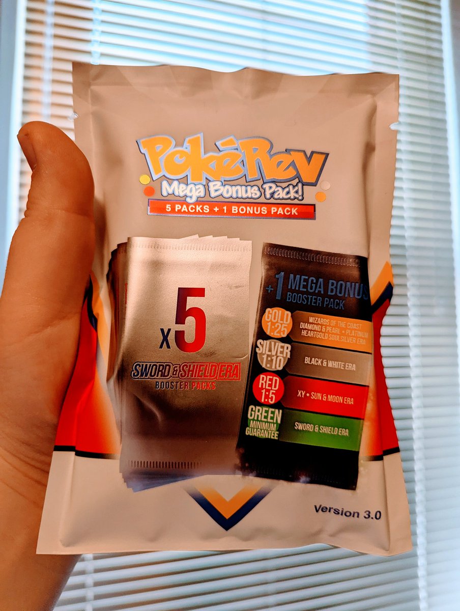 SuperNerdFozzy's tweet image. #PokeRev has came! Mini unboxing anyone? 

#Pokemon #MysteryBox #unboxing #PokemonTCG