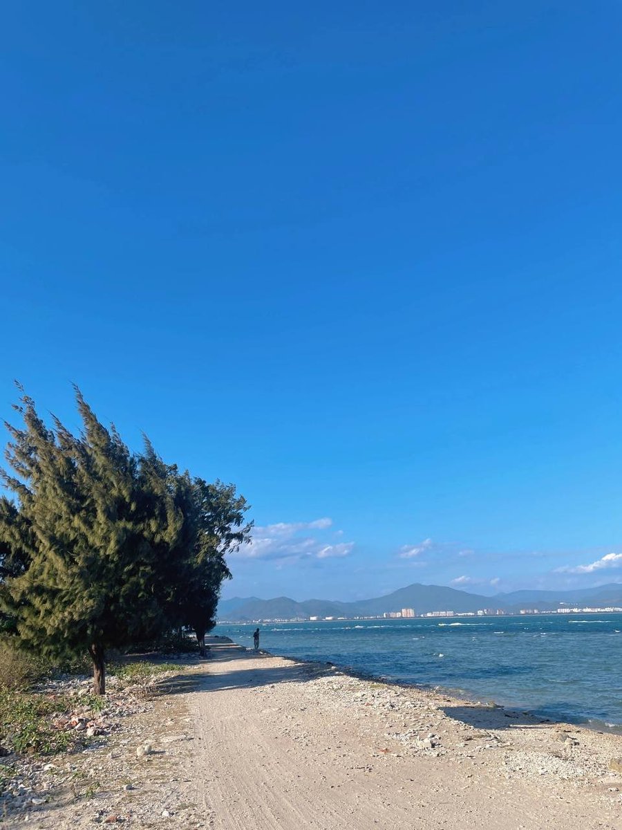 iwananakbkc's tweet photo. If there is sunshine in your heart, you will see that there are so many beautiful things in this world worth looking forward to and yearning for. #landscape https://t.co/wuCMLDXGc5