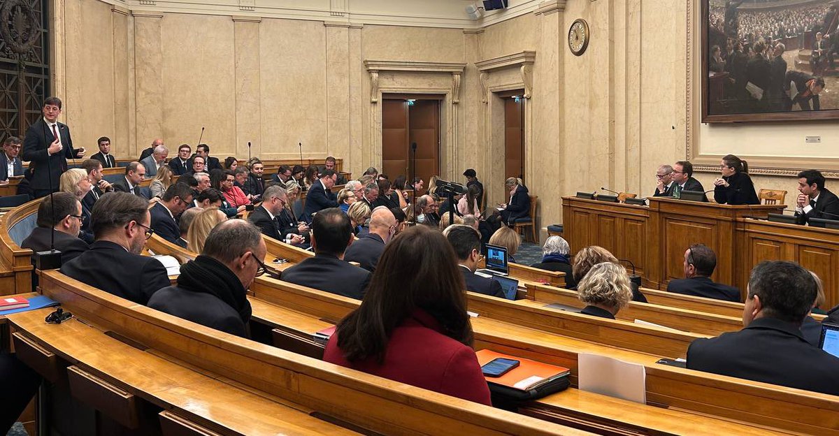 Débat sur l’immigration, réforme des retraites, #PJLEnR débattu depuis hier… Tant de sujets évoqués lors de notre réunion de groupe ce matin. 

Merci à <a href="/AgnesRunacher/">Agnès Pannier-Runacher 🇫🇷🇪🇺</a> pour ces échanges avec nos députés sur la transition énergétique !