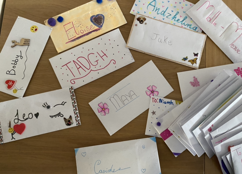 OaklandsCC's tweet image. 1 Pine English class have taken part in a Pen pal exchange with a school in Dublin. There was great excitement yesterday as they received their letters.