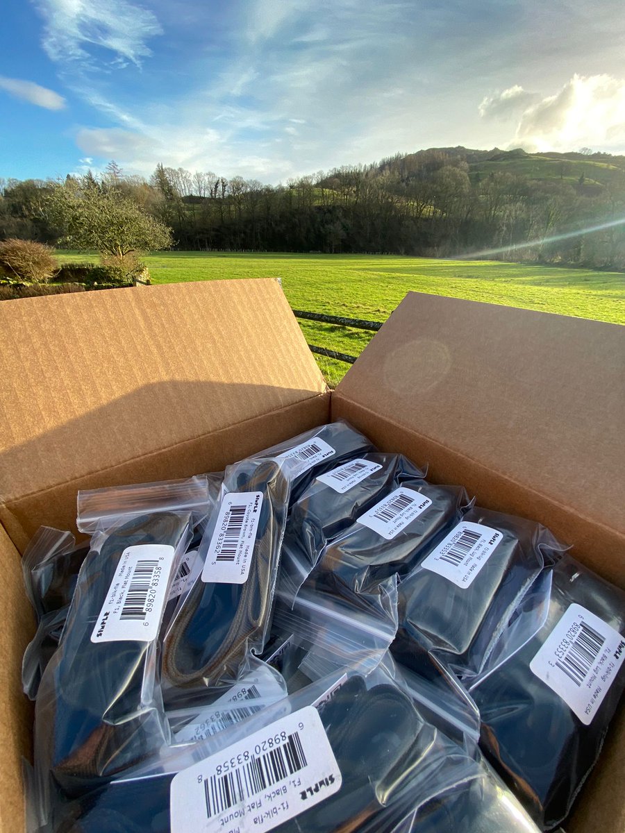 RiguPhoto's tweet photo. What a lovely day to restock Simplr straps. Nothing from the regular line-up was sold out so this is mostly a top up, but the exciting news is that the limited edition Coyote Brown version of the F1 strap is available again!

https://t.co/mzHlMbJDlv https://t.co/ZfZ5oYRtdF
