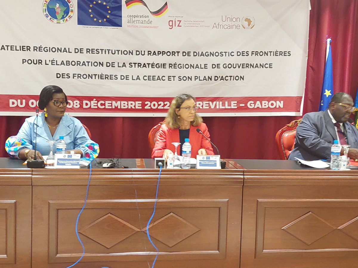 pais_rosario's tweet photo. 🇪🇺🇬🇦 Lors de #AtelierRégional de restitution du #RapportdeDiagnostic des #frontières pour l'élaboration de la #StratégieRegionale de #GouvernanceDesFrontières de la #CEEAC et son #PlandAction. https://t.co/BBGVQKT90Q