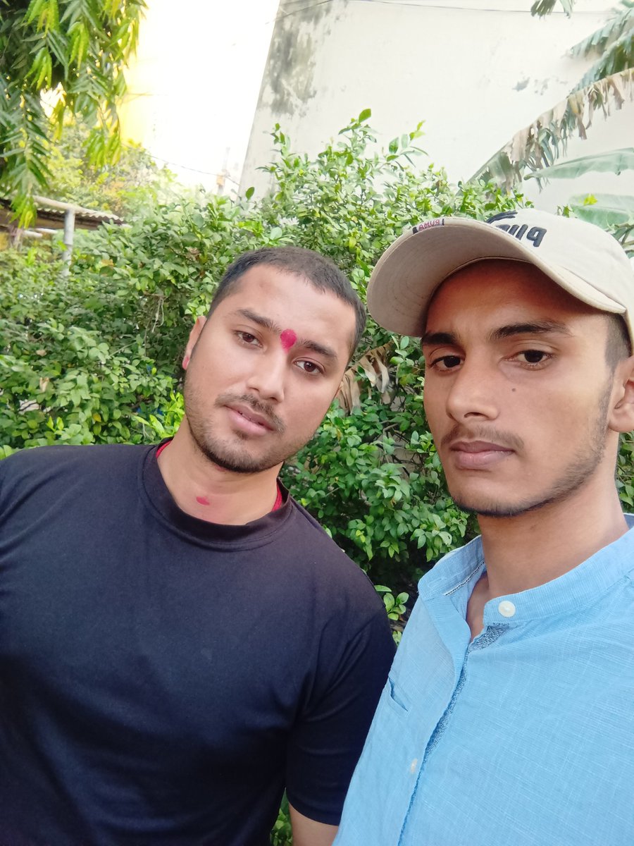 SubrajSingh3's tweet photo. ये व्यक्ति जो हमारे साथ है ये हमारे बडे़ भाई है अगर  किसी भी तरह का इनके साथ गलत होगा तो दिल्ली पुलिस को इसका खामियाजा भुगतना पड़ेगा jnu पर एक्शन ना लेकर @amritanshuvads को arrest किया है लानत है दिल्ली पुलिस पर हम परशुराम के वंशज है हम डरने वाले नही है जय रणवीर @ArvindKejriwal https://t.co/W58d8qiiLw