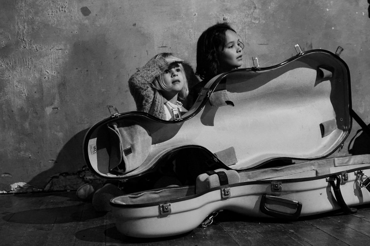 [MASTER-CLASSE VIOLONCELLE ET IMPROVISATION] Bravo aux 16 violoncellistes qui ont participé samedi à la master-classe du <a href="/DuoBrady/">Duo Brady</a> organisée par Le Ponton des Arts au <a href="/lm_parisien/">Lavoir Moderne Parisien</a> dans le cadre du festival. RDV dimanche 11/12 à 12h pour le concert de restitution. C'est gratuit !