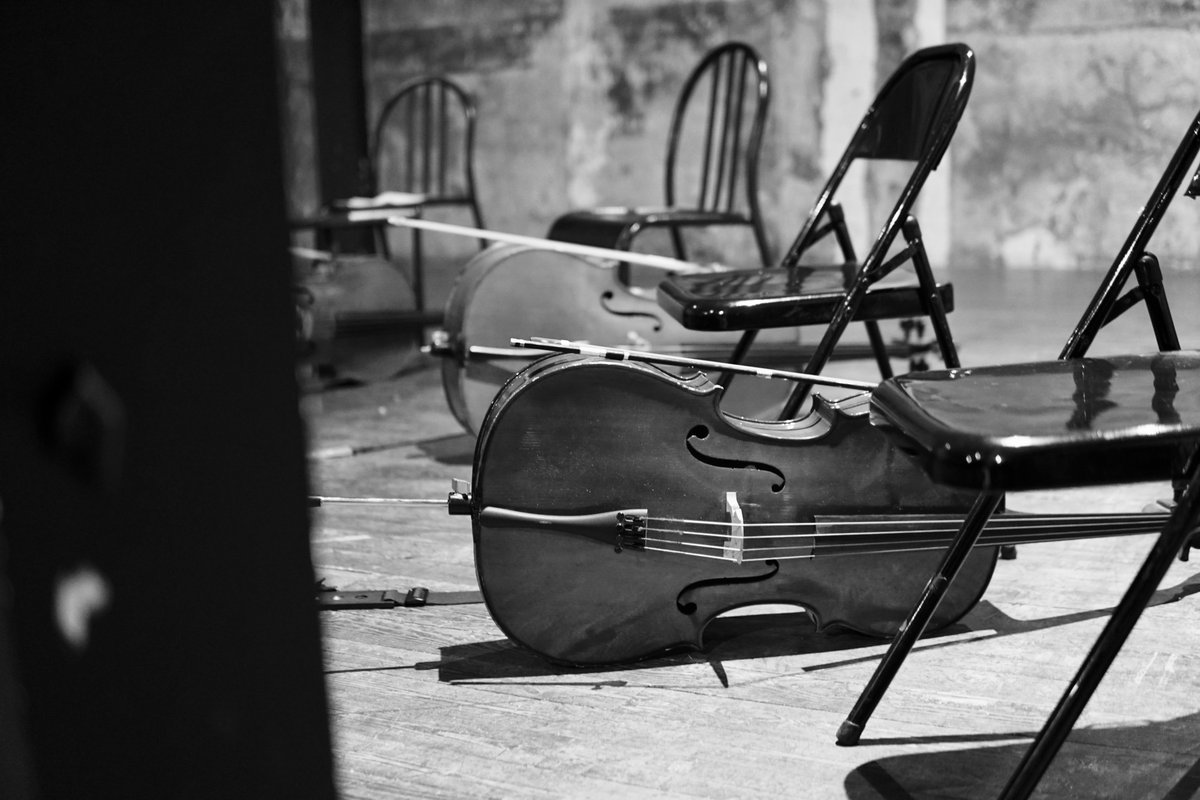 ClassiqueLavoir's tweet photo. [MASTER-CLASSE VIOLONCELLE ET IMPROVISATION] Bravo aux 16 violoncellistes qui ont participé samedi à la master-classe du @DuoBrady organisée par Le Ponton des Arts au @lm_parisien dans le cadre du festival. RDV dimanche 11/12 à 12h pour le concert de restitution. C'est gratuit ! https://t.co/DNcSjNWQKQ