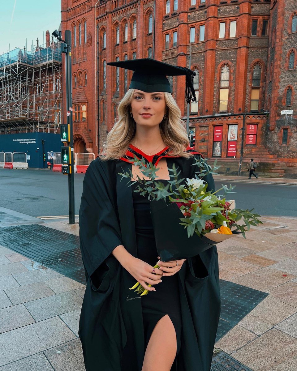 EvieOliver_'s tweet photo. Graduated with an MPhil in Women’s Health and couldn’t be happier 👩🏼‍🎓⭐️

Incredibly grateful for my supervisors, their support and wisdom over last year and my family and friends who I couldn’t have done it without ❤️

@asharpliverpool @LivuniILCaMS @LivUniMedicine https://t.co/OkOV7q55rd