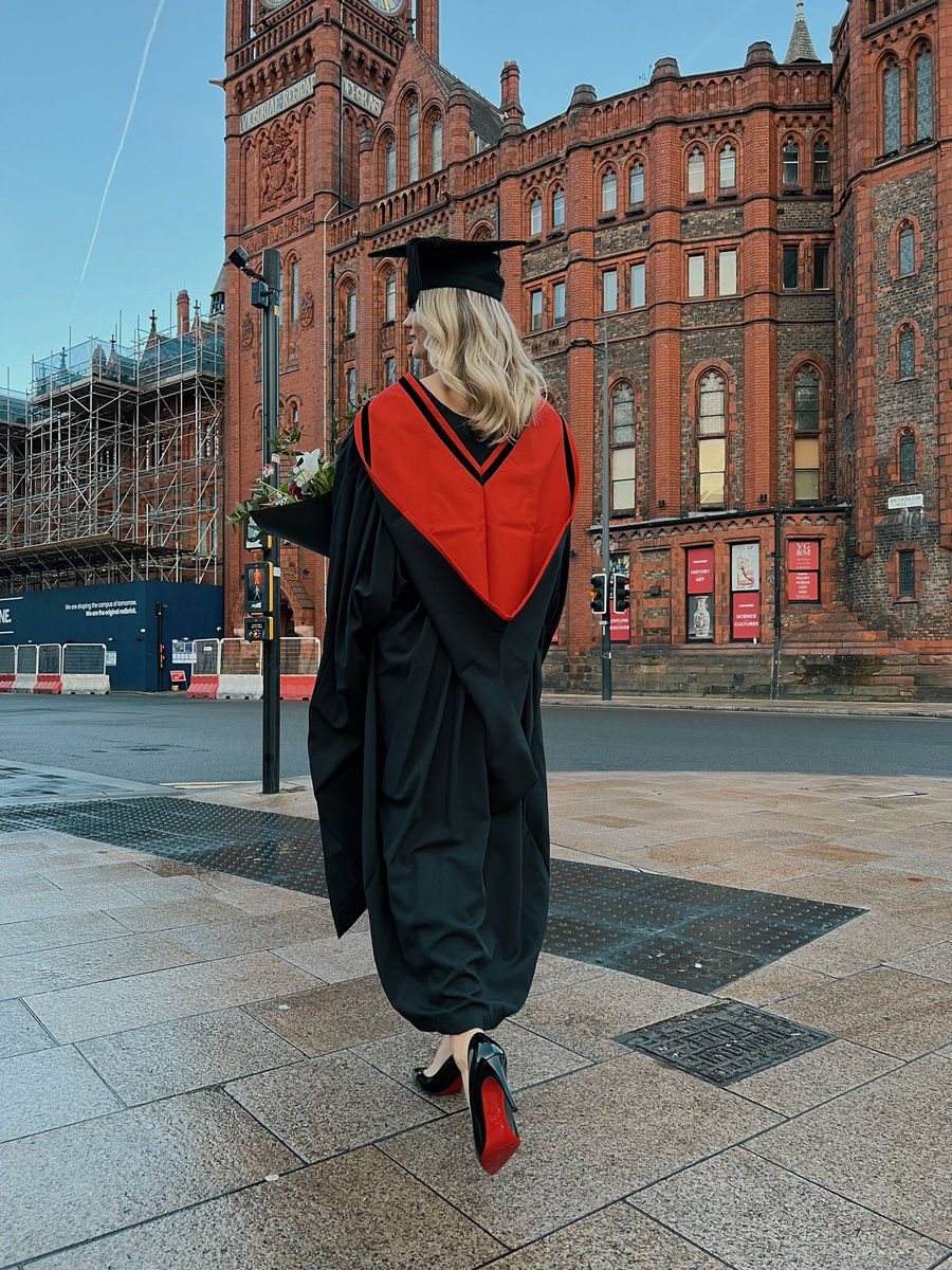 EvieOliver_'s tweet photo. Graduated with an MPhil in Women’s Health and couldn’t be happier 👩🏼‍🎓⭐️

Incredibly grateful for my supervisors, their support and wisdom over last year and my family and friends who I couldn’t have done it without ❤️

@asharpliverpool @LivuniILCaMS @LivUniMedicine https://t.co/OkOV7q55rd