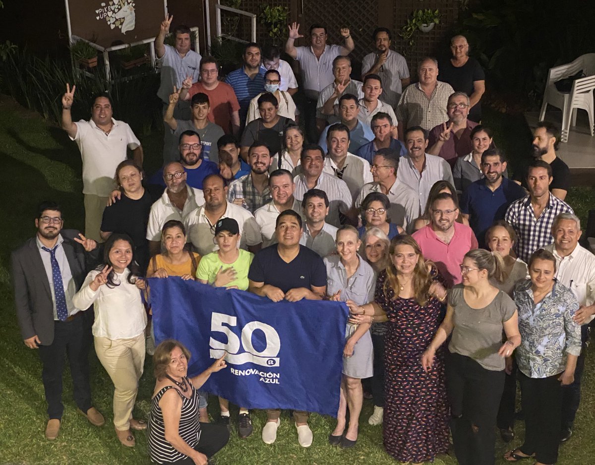 edu_nakayama's tweet photo. Reunión de coordinación de la Lista 50 (área metropolitana) anoche en Capital; nuestro último reporte dice que la dupla de @martinburt y @luzborjapy será la ganadora de las próximas elecciones el 18 de diciembre ! 💙 https://t.co/Awgr5eH2V5