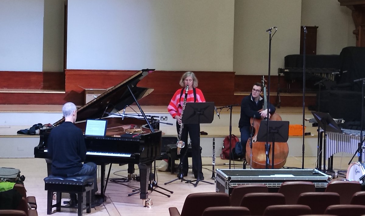 1:10pm, today, Reid Concert Hall, Plus Minus ensemble performing Hennies, White and Parker. Can't wait, sounds amazing, interesting, strange and dreamy in here.