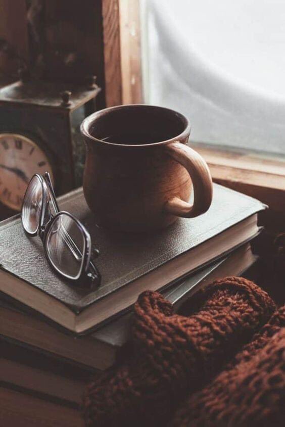 Diverliteraria's tweet photo. 📖 "Un libro realmente genial es aquel que lees de joven y luego vuelves a leerlo a otra edad, pero puedes sacar algo muy diferente a lo que obtuviste la primera vez".

🖋 C.S. Lewis https://t.co/GPnw7ZRMCh