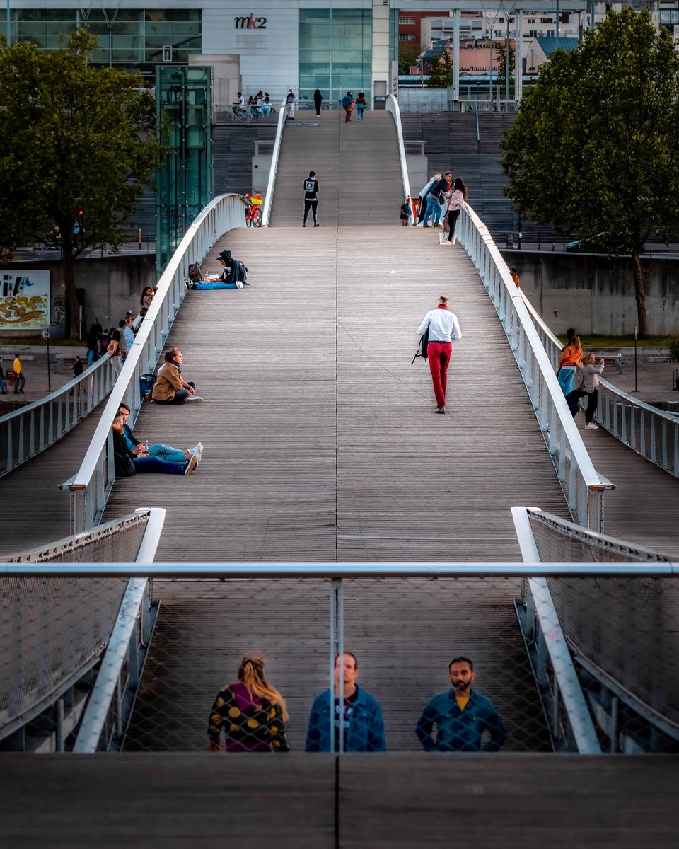 Paris Bridge
.
.
#photography #streetphotography #streetphotographer #photographer #PhotographyIsArt #urbanphotography #urbanfantasy #nft #nfts #digitalart #digitalartist