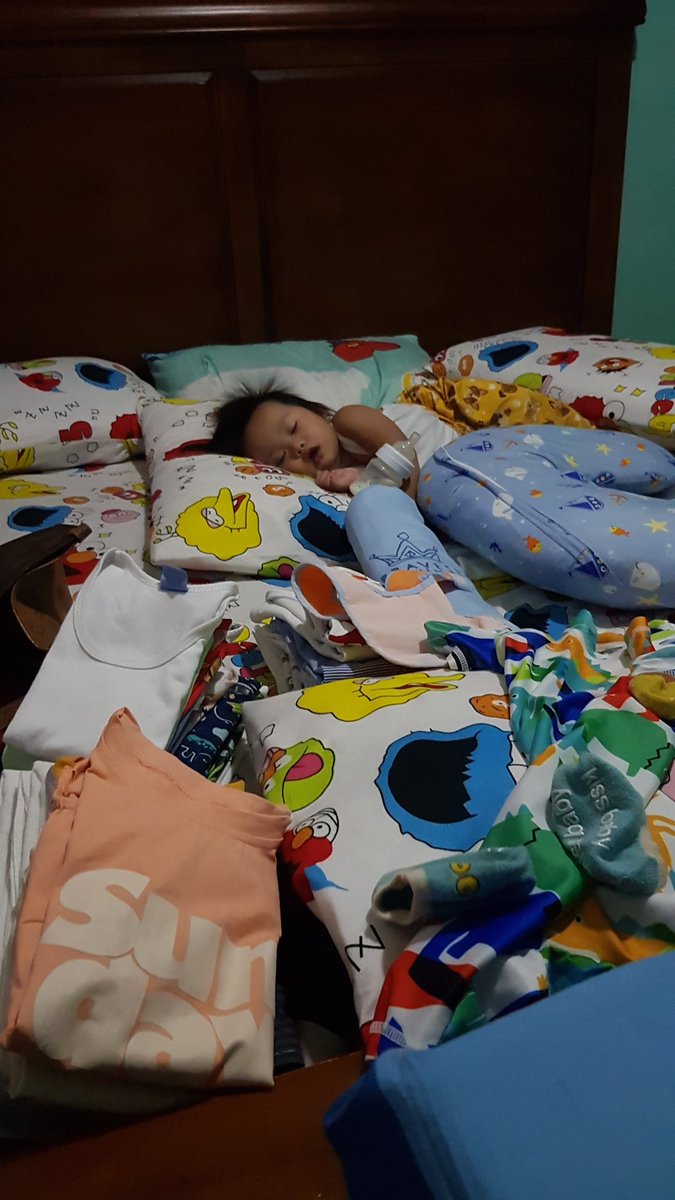 dianapesigan's tweet photo. kawil ng plantsa habang tulog

mamimiss ko to anak konting laki mo pa

paglaki mo ikaw na mamlantsa ng sarili mo damit. chariz! hahaha

i will forever take care of you baby love 😘😘😘 https://t.co/MxoROyNao0