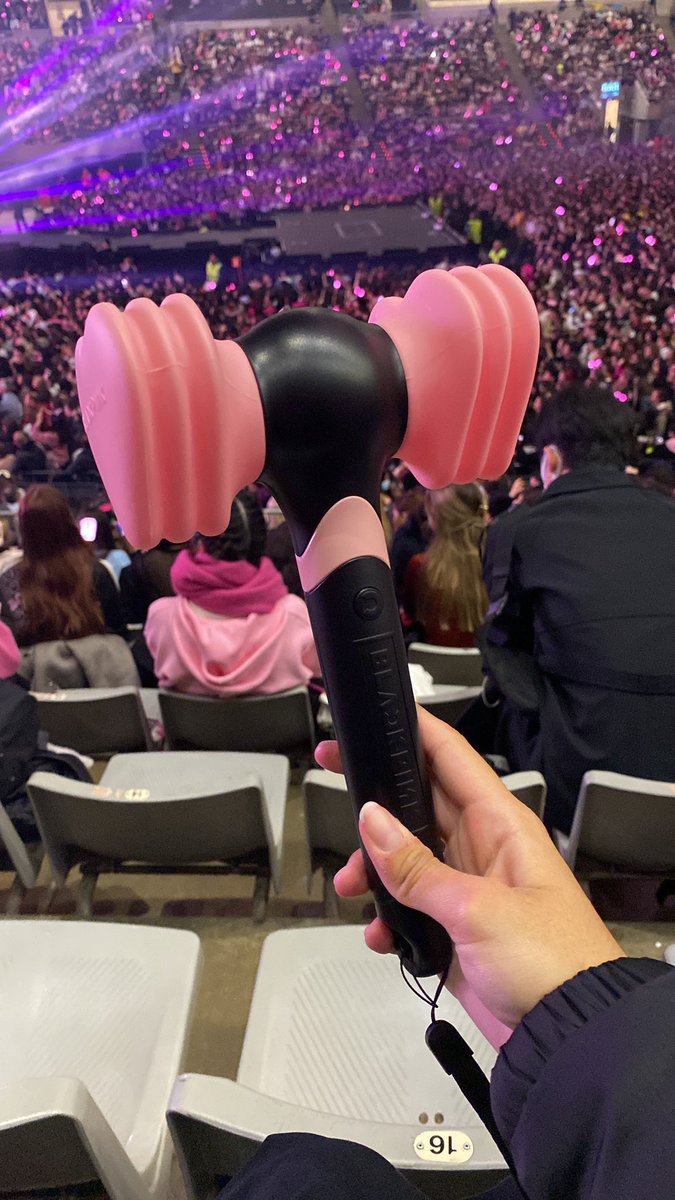 PINKSPOSITIONSS's tweet photo. THE BEST NIGHT OF MY ENTIRE LIFE🖤💗 #BLACKPINKinBarcelona #BLACKPINK https://t.co/GT2LsTmWjE