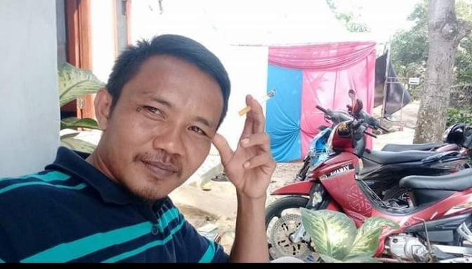 doel96850667's tweet photo. @maryadi00810753 @Yangter98835979 Penyakit gimana ...oo HPV ya...itu di tularin dri orang ini yg bikin akun muhajir...lonte murahan....hati2 broo https://t.co/2HPS13AGHp