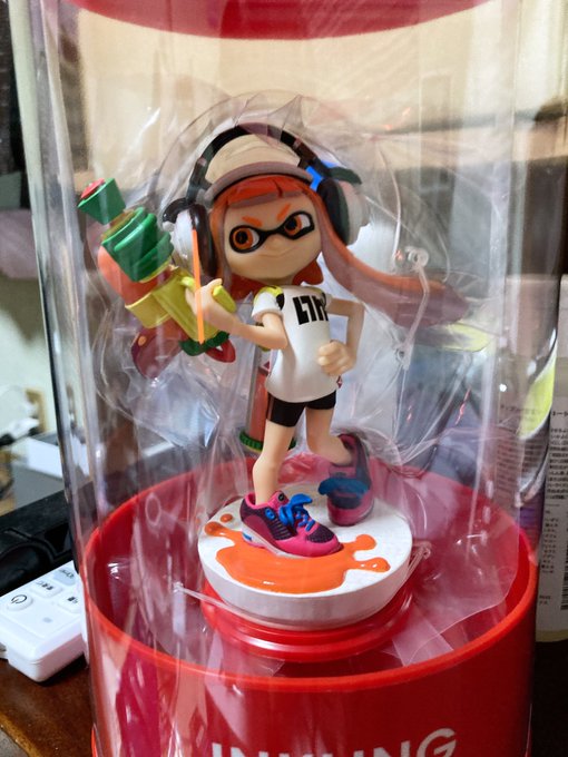 久々に東京来たので渋谷のニンテンドウショップ堪能しました。
イカのフィギュア衝動買いした。 