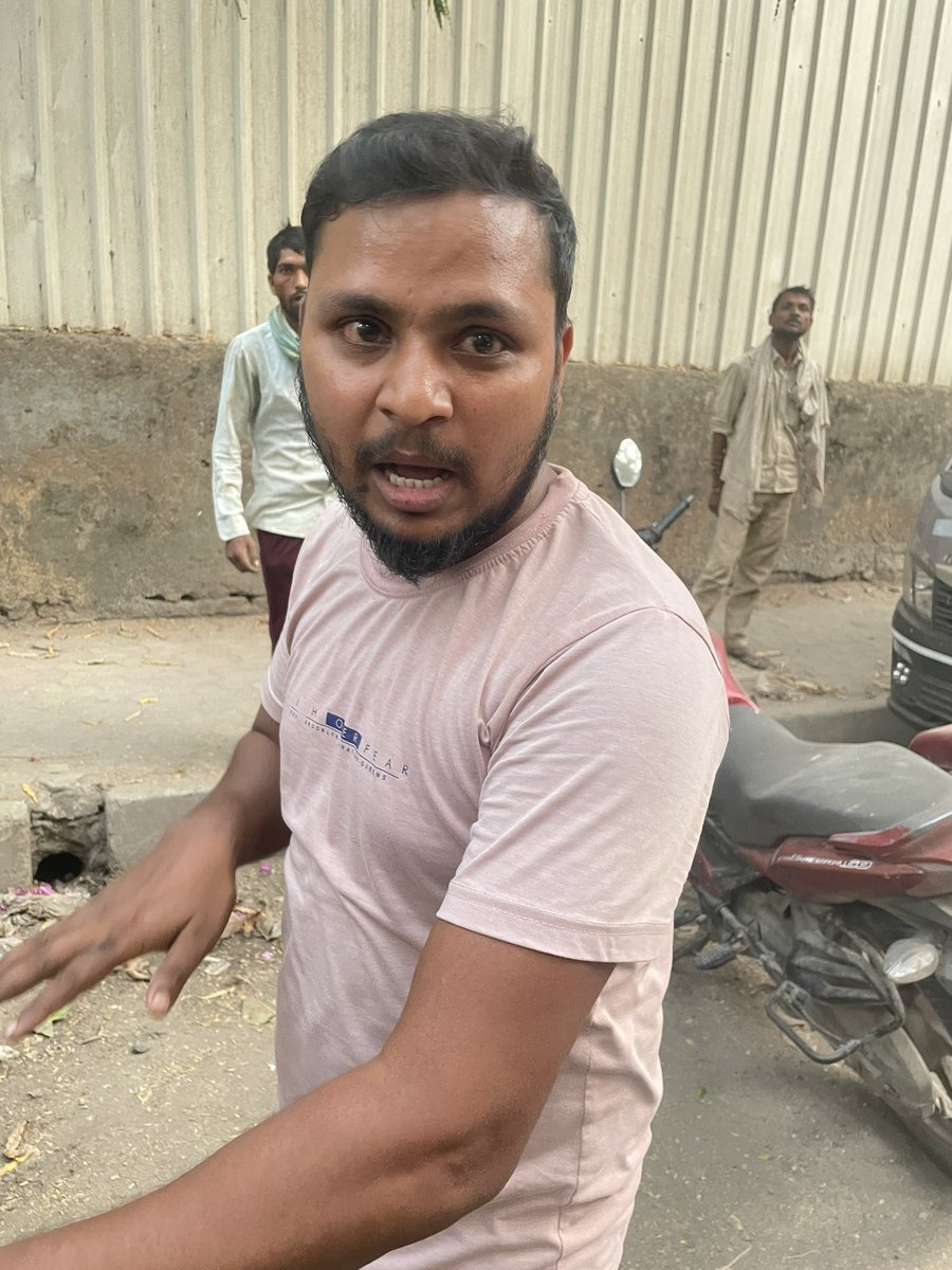 This is the truck driver who ran away after smashing the rickshaw and when he was caught he kept fighting. As usual 100 unresponsive <a href="/MumbaiPolice/">मुंबई पोलीस - Mumbai Police</a>