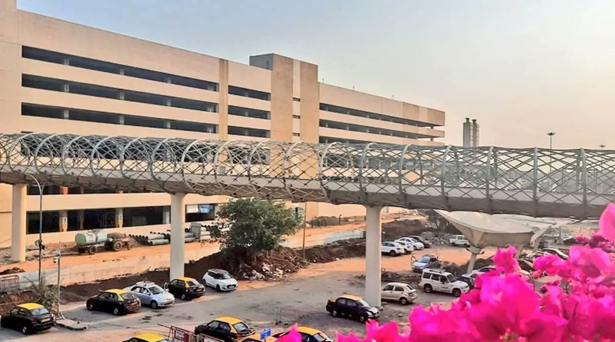 IamRagbon's tweet photo. After spending Crores creating such space (Multi Level Car Parking) That too at the Gateway to the Biggest Metropolis of India ~ Chennai. 

@aaichnairport has made a joke of itself and the Public. The way People are being frisked. 😱 https://t.co/5USTkdAqwz