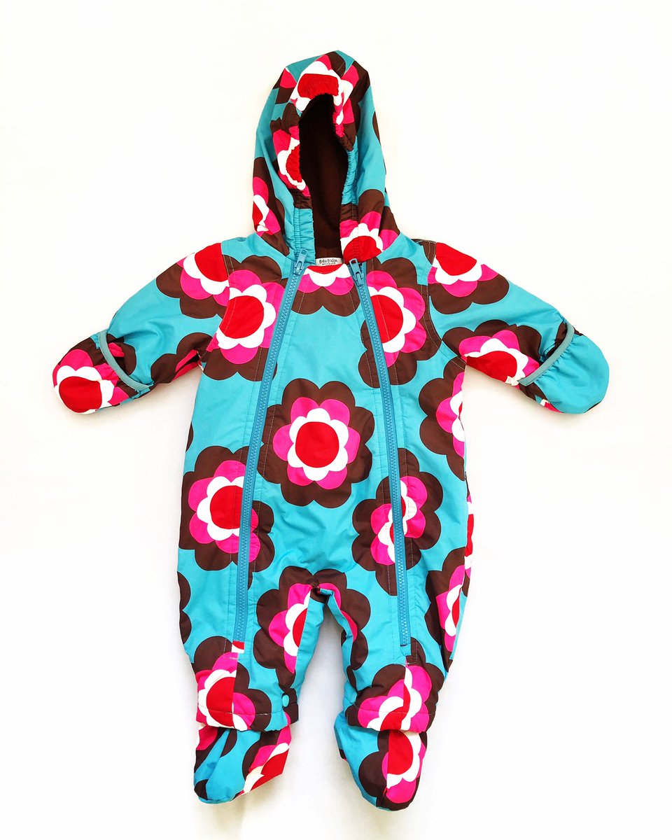 kidventures_pre's tweet photo. Brrrrrr… 🥶 it’s chilly here this morning! 🧊 Make sure your littlies don’t feel the cold in this beautiful preloved #Boden #snowsuit ❄️ https://t.co/aTfIOFIEJf #pramsuit #babyboden #prelovedboden #prelovedkids #prelovedoutdoorstuff #kidventurespreloved #sustainableclothing https://t.co/hpMcoET69G