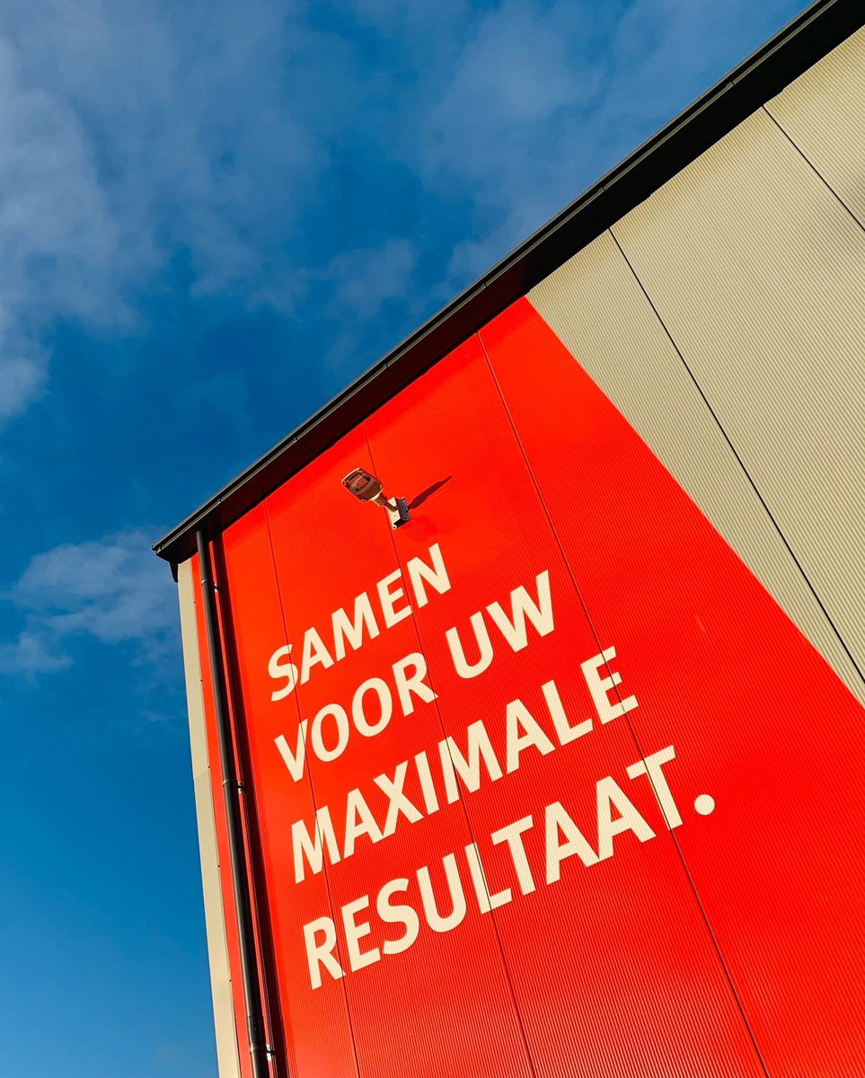 jacqueskok's tweet photo. We zijn al weer aan de andere kant van het land in Bleiswijk om portretten📸 te schieten voor #Mastermate. Straks locatie studiootje afbreken en zoefff, zoefff🚘 naar de volgende in Dordrecht. Morgen staat Noord Brabant op het programma: we zijn nog ff onderweg‼️ #lovemyjob https://t.co/V9gtBxUWWs