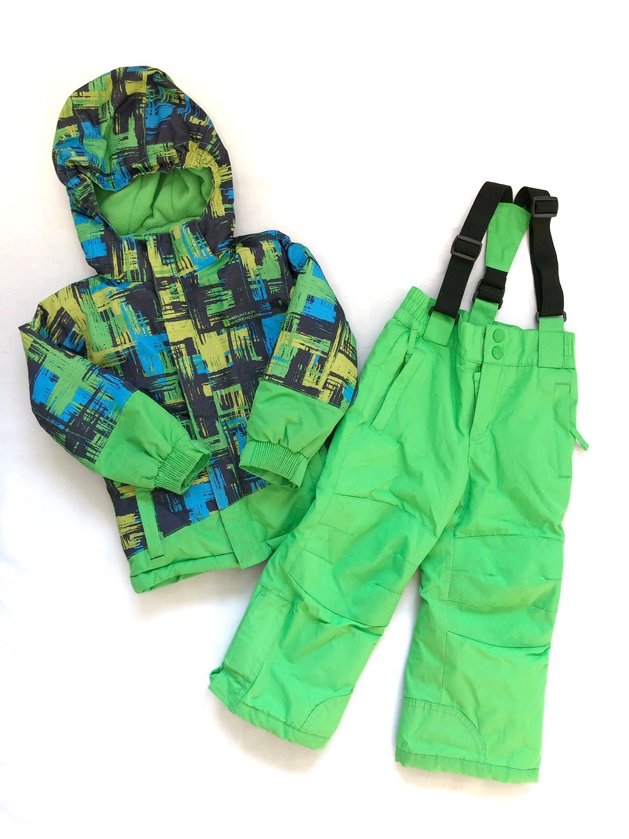 kidventures_pre's tweet photo. It’s almost that time of year! Snow holiday on the horizon? ⛷❄️🏂☃️ Make sure the kids stay warm with the right kit… this #MountainWarehouse Ski Jacket and Trousers set: https://t.co/NunEbf01Yb #prelovedskigear #prelovedskijacket #skiholidays #skiwiththekids #kidsfirstsnowtrip https://t.co/5bXm6tMWOD