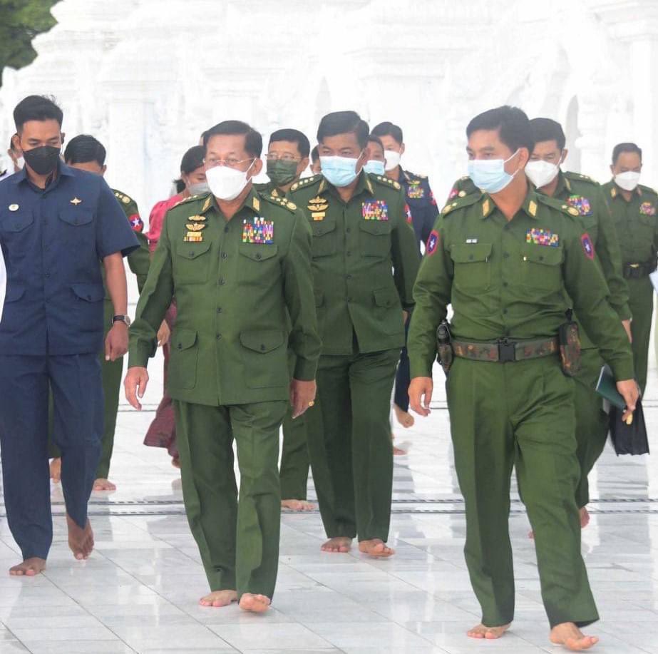 Khithitofficial's tweet photo. မင်းအောင်လှိုင်နှင့် စစ်ဗိုလ်ချုပ်များအတွက် အကျိုး စီးပွား ဖြစ်နေ သည့် ဦးပိုင် ကုမ္ပဏီ နှင့်မြန်မာ့စီးပွားရေးကော်ပိုရေးရှင်းကို အကြမ်းဖက်လုပ်ငန်း များ အဖြစ် NUG အစိုးရက ကြေညာ
read more-> https://t.co/NOec9mNw6f https://t.co/eKSUMeu7BV