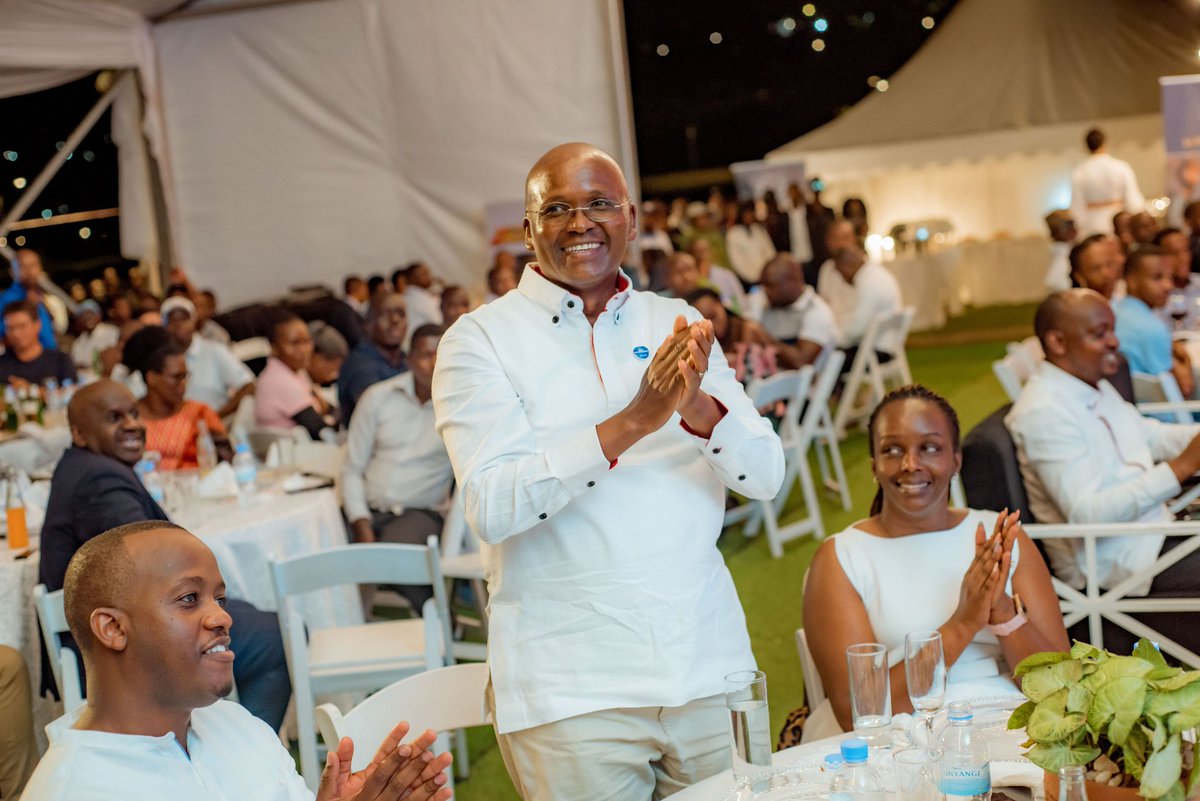 CIMERWACEO's tweet photo. 5/5 What a week it's been! This is such an exciting time to be at the helm of this #StrengtheningRwanda journey. Kudos to my colleagues @CIMERWAPPC for always working tirelessly to achieve greatness every day. https://t.co/R0QgykBOG7