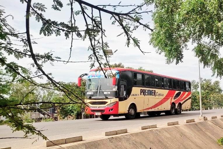 TBoundBuses's tweet photo. #PremierExpress 🔥 https://t.co/5VQz2fLtY3