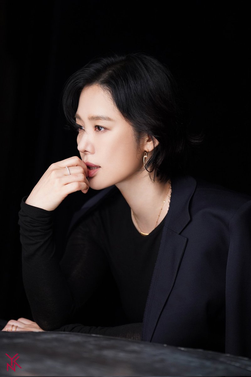 424_harang's tweet photo. ?? : 기면주는 어느 쪽 얼굴이 더 예쁜가요?
그 딴 거 없습니다 다 예뻐요 https://t.co/6y1aDjDNn8