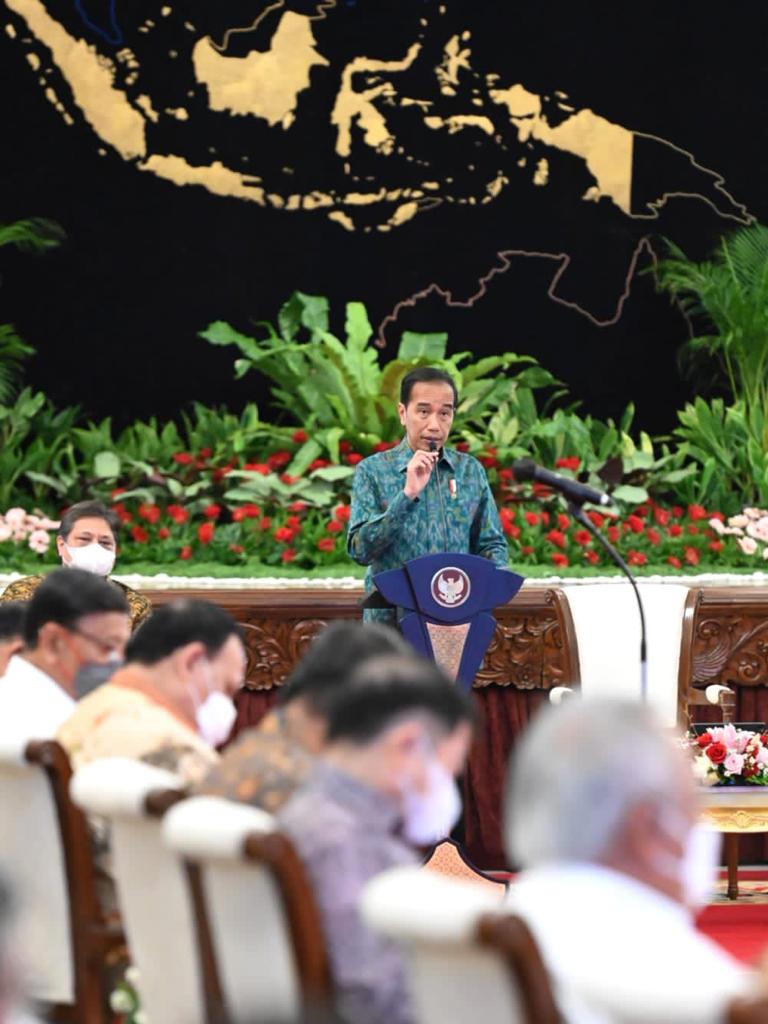 Sidang kabinet paripurna digelar di Jakarta, hari ini. Saya antara lain mengingatkan jajaran pemerintah, terkait bencana dan cuaca ekstrem di sejumlah daerah, agar memperhatikan dan memaksimalkan informasi cuaca dari BMKG sebagai langkah peringatan dini dan mitigasi bencana.