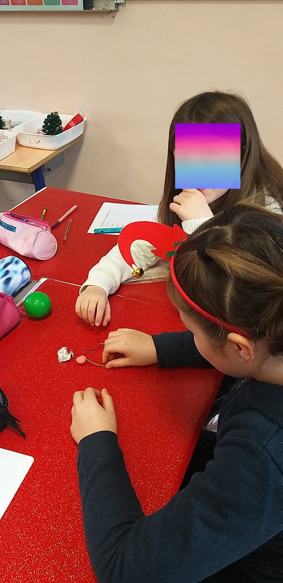 ecole_rai's tweet photo. On reprend notre partenariat avec la forge d'Aube pour faire découvrir aux CM1 les énergies, la matière, les mouvements...Présentation et manipulation en classe, la suite en juin avec la visite de la Grosse Forge. Merci à Bruno Roy pour sa gentillesse et sa disponibilité https://t.co/HMQ8EGjHpl