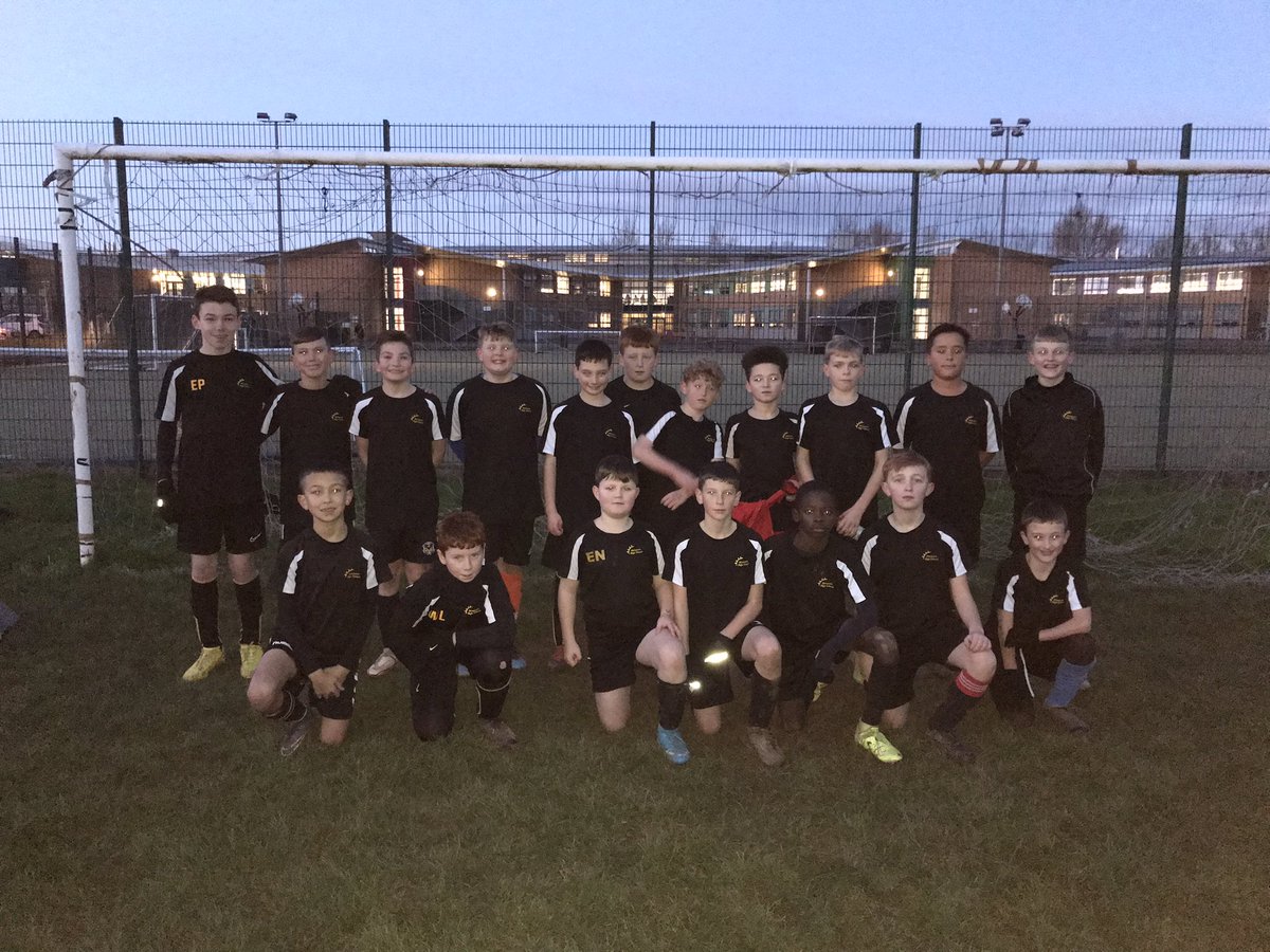 Excellent result for the <a href="/NewportYear/">Year 8 Newport High</a> 7 <a href="/NhsThrive/">ThriveNHS</a> <a href="/NewporthighPE1/">@NewporthighPE</a> <a href="/NewportH/">Newport High School</a> football boys tonight beating Llanwern to progress to the 1/4 final of the Newport 🏆 scorers were C. Fowler, D. Romanowski and C. Evans 🎯🎯🎯 MOM F. Burroughs and G. Jarman