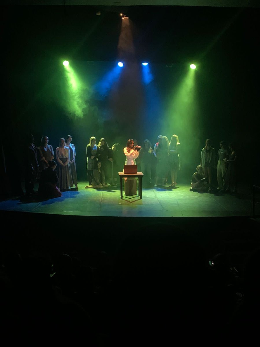 moussedelimaooo's tweet photo. gente. SEGUNDA FEIRA QUE VEM DIA 12 VOU APRESENTAR RUPTURA PELA ÚLTIMA VEZ
por favor venham assistir....
de verdade eu queria muito que a gente tivesse um bom público 
é apenas 30 reais. 20h no teatro ruth escobar
AJUDEM ARTISTAS INDEPENDENTES COMPARTILHEM CHAMEM TODO MUNDO https://t.co/HjEgNdB7mn