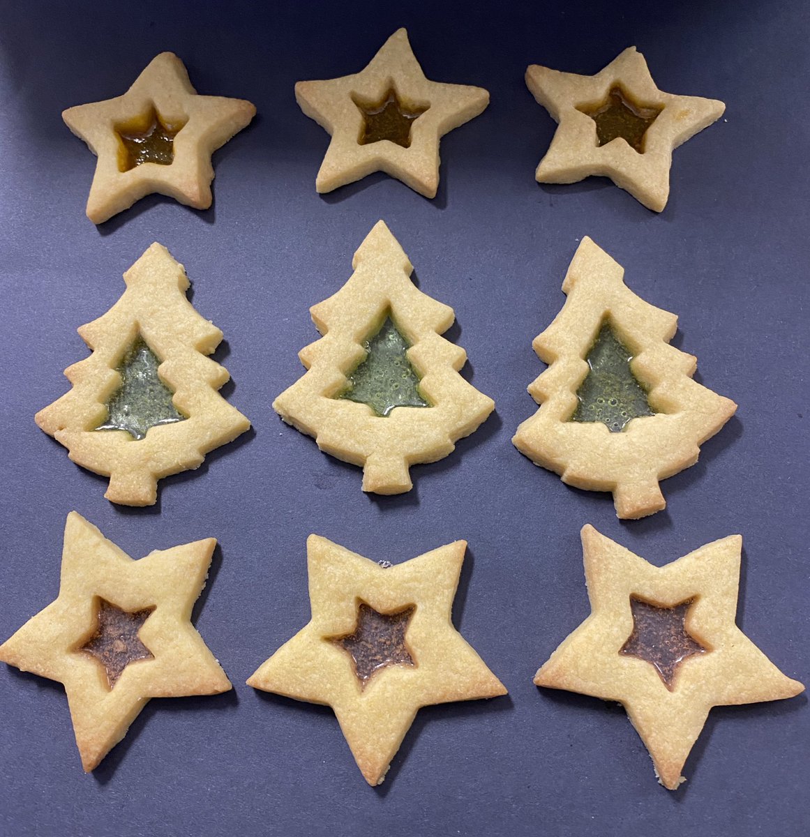 Tried a new idea with Y8 🤔Stained glass window shortbread 🎄🎅🏼⭐️
