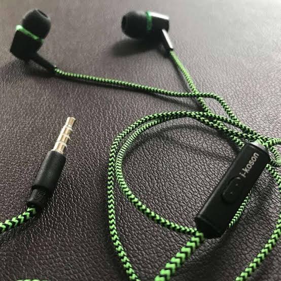 واہ رے ھینڈ فری تیری قدروقیمت مجھ جیسے لوگ کیا جانیں جنھوں نے ٹائموٹائم سوجانا ہے😒
لیکن ھینڈ فری قسمت تمہاری بھی اچھی نہیں کیسے کیسے لوگوں کی تھوکیں نگلنی پڑتیں بچاری کو😜😜😜

#Free_Hand_Free اعلان جنگ
😁