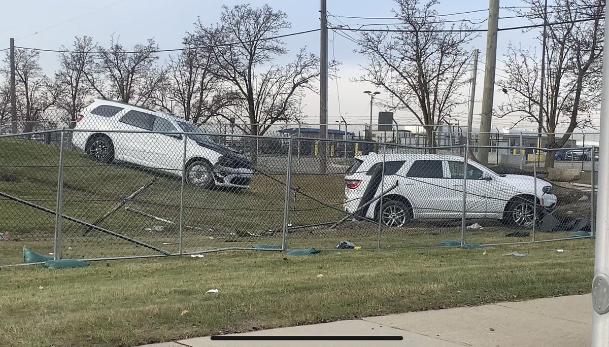 RyanHMarshall's tweet photo. Two white Dodge Durango’s have crashed at the Stellantis Jefferson North Plant on Detroit’s east side. The vehicles crashed at the Charlevoix entrance at the corner of Connor &amp; Charlevoix where there’s a test track inside the plant. @WWJ950 

(1/3) https://t.co/2H6ahzqoI9