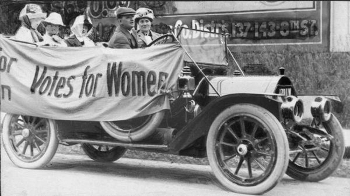 RuthMitchell01's tweet photo. I joined the Equal Suffrage League at Milwaukee-Downer College #VotesForWomen #TheFutureIsFemale #MitchellsMKE https://t.co/cHvhmxKzRy