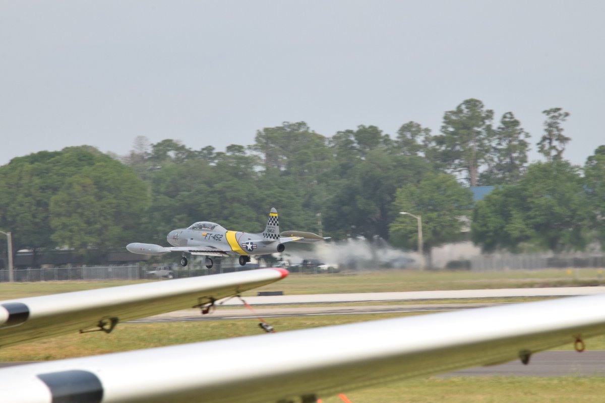SunnFunFlyIn's tweet photo. Can you tell if this T-33 is taking off or landing at #SNF17? #TrainerTuesday! https://t.co/vIkwE28gVh