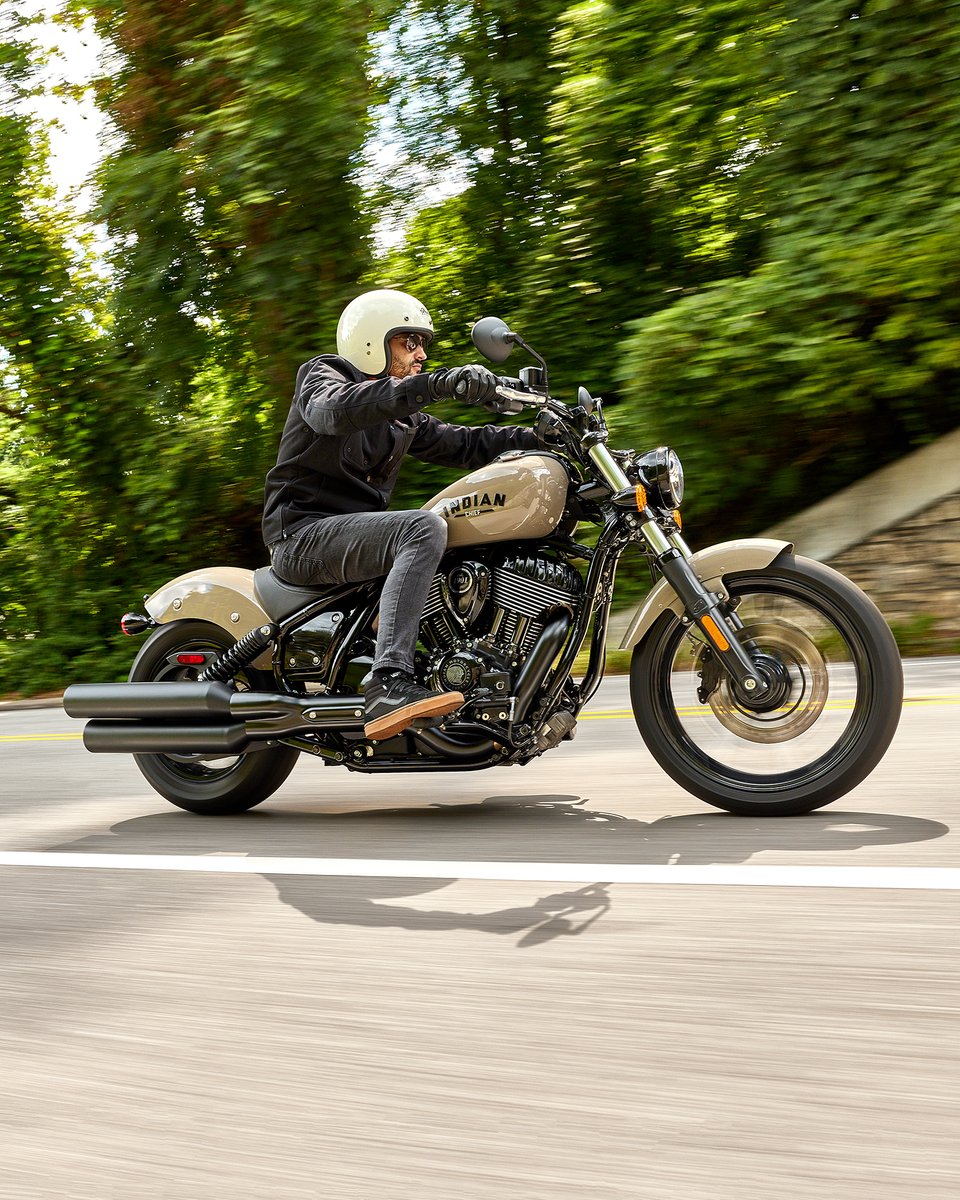 Dark by design. #ChiefDarkHorse

Coated in premium gloss-black finishes from fender to fender, you'll turn heads on every corner.

#indianmotorcycle