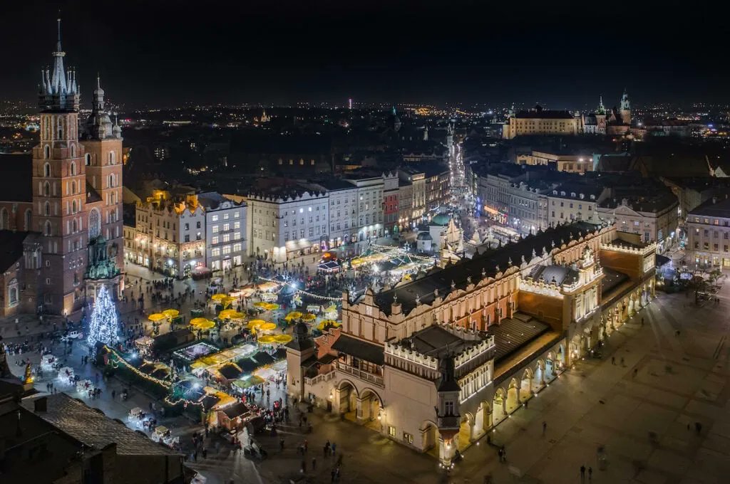 DisplacedNation's tweet photo. Europe’s major Christmas markets attract large international crowds every winter. @ULemminWoolfrey lists 9 lesser known markets where you won’t be surrounded by tourists when quaffing your mulled wine | @TravelAwaitsNow https://t.co/9ygfAQpKYh #TravelTuesday #Weihnachtsmarkt https://t.co/KwutO47oHx