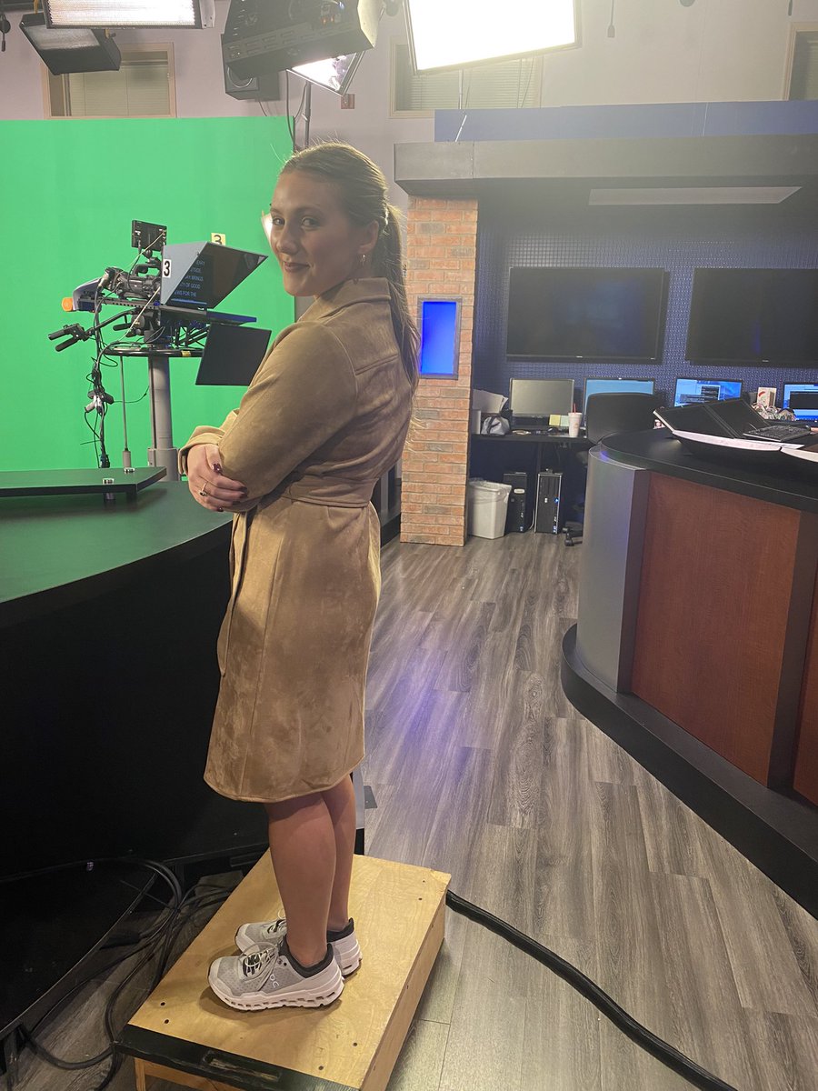 AundreaSelf's tweet photo. Overheard several times during the #WCBI 5 & 6 newscasts Monday: βBrylee needs her box.β π
Love working with @BryleeFaithWX https://t.co/p2UPQxmudm