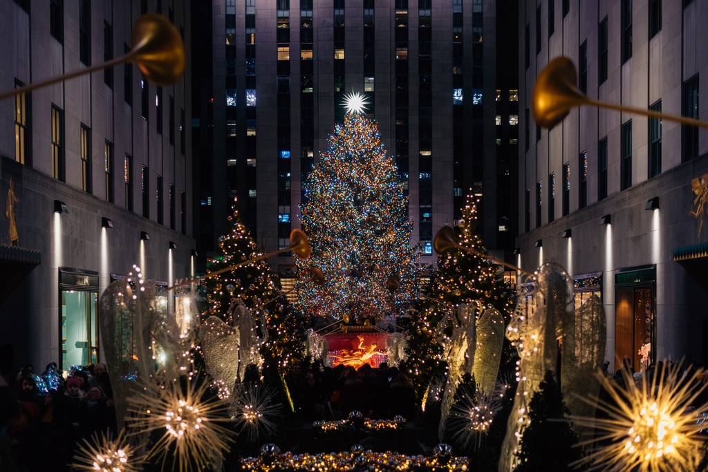 It's the most wonderful time of the year to be in NYC. There is nothing we love more than NYC during the holiday season. Where do you like to spend the holidays?