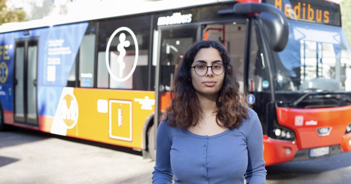 Jetzt lesen wie die Medizinstudentin Roxana Esmaili aus einer Idee in Reaktion auf die #Ukraine-Krise eine fahrende Klinik aufgebaut hat - neben Forschungsprojekt und direkt aus New York.

berliner-aerzte.net/pdf/bae2212_01…