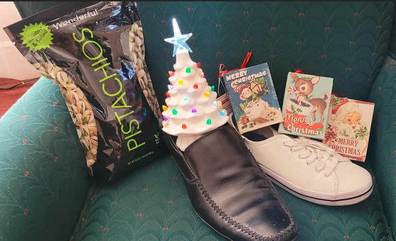 BellsSleigh's tweet photo. Who else put their shoes out last night for #Sinterklass to fill? Happy St Nick's Day! #tradition #familyfun #Dutch #SaintNicholasDay #shoes 🌷 https://t.co/pJS6TcRcCA